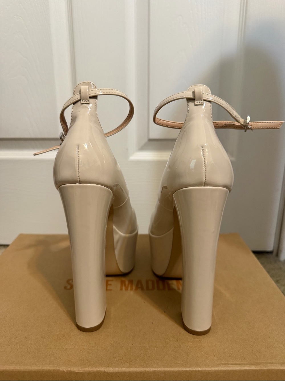 Steve Madden Skyrise Platform Pump, Size 5, Bone Patent - Picture 4 of 6